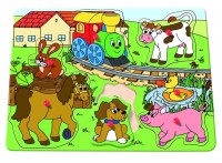 Dřevěné puzzle na desce s úchytkami Mašinka